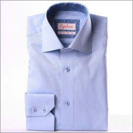 Chemise bleue à col et poignets à fleurs bleues