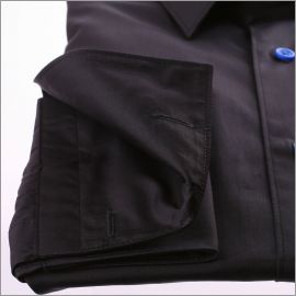 Chemise noire à poignets mousquetaires et col à motifs bleus et verts
