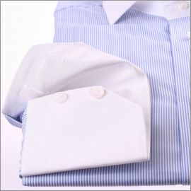 Chemise à rayures bleues et blanches, col et poignets blancs