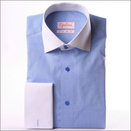 Chemise bleu moyen à col et poignets mousquetaires blancs