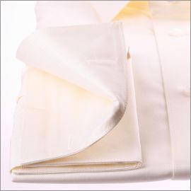 Chemise ivoire tissu gabardine à poignets mousquetaires