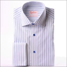Chemise blanche à fines rayures bleu clair et bleu foncé et poignets mousquetaires