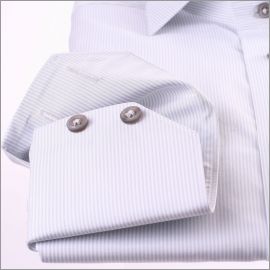 Chemise à fines rayures grises et blanches