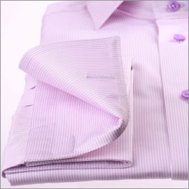 Chemise à poignets mousquetaires rayée mauve et blanche, col à motifs violets