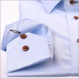 Chemise bleue à col et poignets à pois multicolores