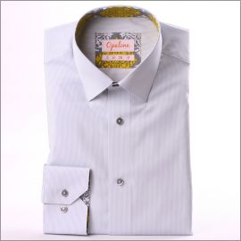 Chemise à fines rayures blanches et grises, col et poignets à motifs jaunes et gris