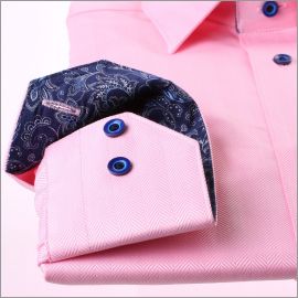 Chemise rose à col et poignets à motifs bleus