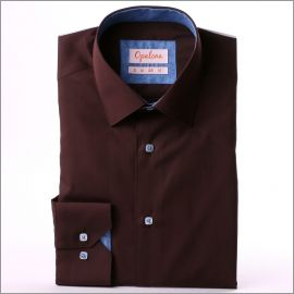 Chemise marron foncé à col et poignets à motifs fleuris bleus