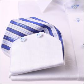 Chemise blanche à col et poignets à rayures blanches et bleues