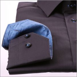 Chemise gris foncé à col et poignets à motifs fleuris bleus