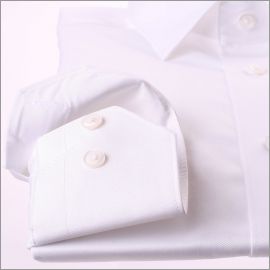 Camisa blanca de tela de gabardina