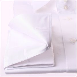 Chemise blanche à poignets mousquetaires tissu gabardine