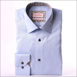 Chemise bleu clair à col et poignets à motifs beiges