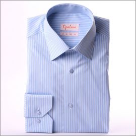 Chemise bleue à rayures blanches