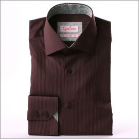 Chemise marron à rayures et col et poignets à motifs beiges et bleus