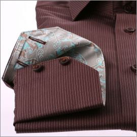 Chemise marron à rayures et col et poignets à motifs beiges et bleus