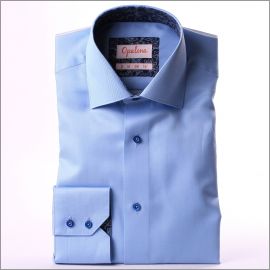 Chemise bleue à col et poignets à motifs bleus