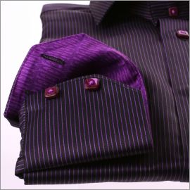 Chemise noire à rayures violettes, col et poignets à motifs violets