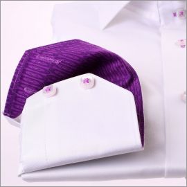 Chemise blanche à col et poignets à motifs violets
