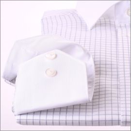 Chemise à carreaux blancs et gris, col et poignets blancs