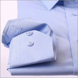 Chemise bleue à très fines rayures blanches
