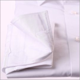Chemise blanche à poignets mousquetaires tissu popeline