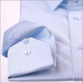 Luz camisa azul de tela de gabardina