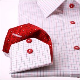 Chemise blanche à carreaux bleus grisés et rouges, col et poignets fleuris rouges