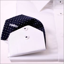Chemise blanche à col et poignets à petits pois blancs et bleus
