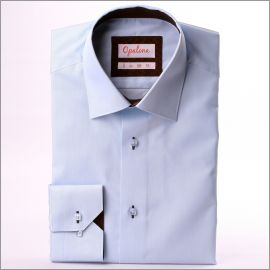 Chemise bleu clair à col et poignets à motifs marrons