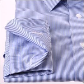 Camisa con finas rayas azules y blancas y puños