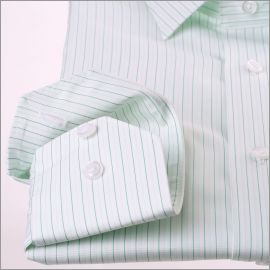 Chemise blanche à fines rayures vertes