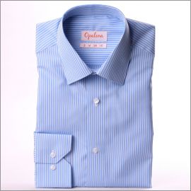 Camisa azul con rayas blancas