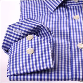 Chemise à carreaux blancs et bleu foncé