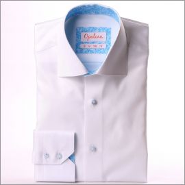 Chemise blanche à col et poignets à motifs bleu ciel