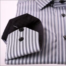 Chemise à rayures bleu ciel, blanches et grises, col et poignets gris