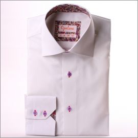 Chemise blanche à col et poignets à fleurs violettes, bleues et roses 