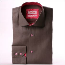 Camiseta gris de lino con cuello y puños de color rosa patrón de