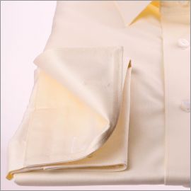 Chemise ivoire à poignets mousquetaires