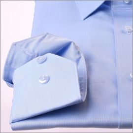 Camisa azul claro milimétrica