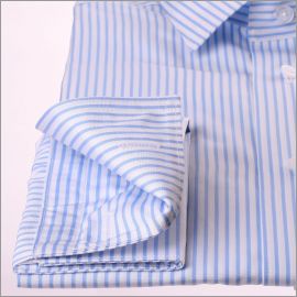 Camisa de puño francés de rayas blanco y azul claro