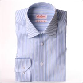 Chemise à rayures blanches et bleu clair