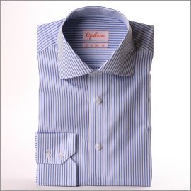 Chemise à rayures blanches et bleues