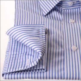 Weiß und blau gestreiften Hemd Manschetten französisch