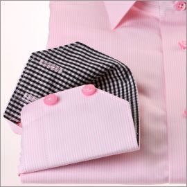 Rosa y camisa blanca rayas, cuello y puños a cuadros blanco y negro