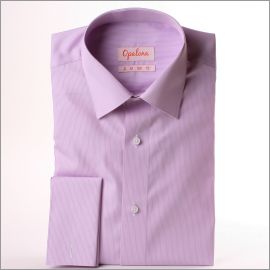 Chemise mauve à fines rayures blanches et poignets mousquetaires