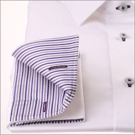Blanco camisa de puño francés con cuello y puños de rayas púrpura, gris y blanco
