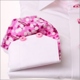 Weißes Hemd mit rosa, weiß und lila Muster Kragen und Manschetten