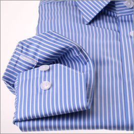 Azul medio con rayas blancas camisa