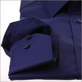 Camisa azul marino con minúscula marina puntos azules